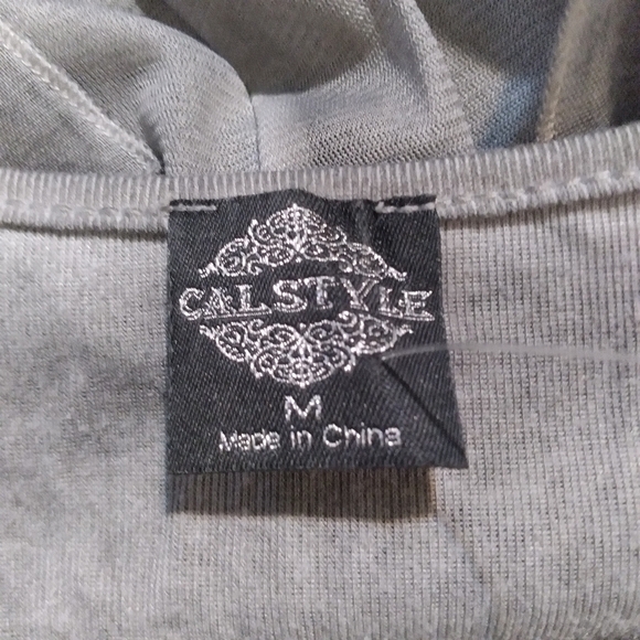 NWOT  CalStyle Gray Lace & Crochet Lagenlook Swing Tunic Top - Picture 9 of 10